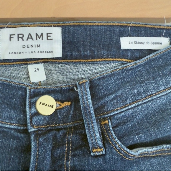 Frame Denim Le skinny de Jeanne in Larson Distressed Size: 25 - Picture 4 of 4